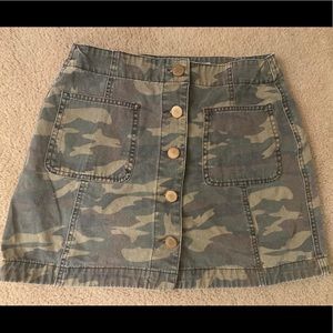 Camo mini skirt